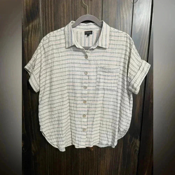 Women’s Buckle Black Striped Shirt. Size: Medium - Picture 10 of 13